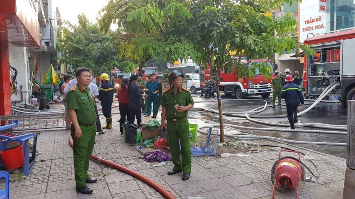 Hàng trăm cảnh sát trắng đêm dập tắt đám cháy dữ dội tại quán bar ở Sài Gòn Ảnh 2