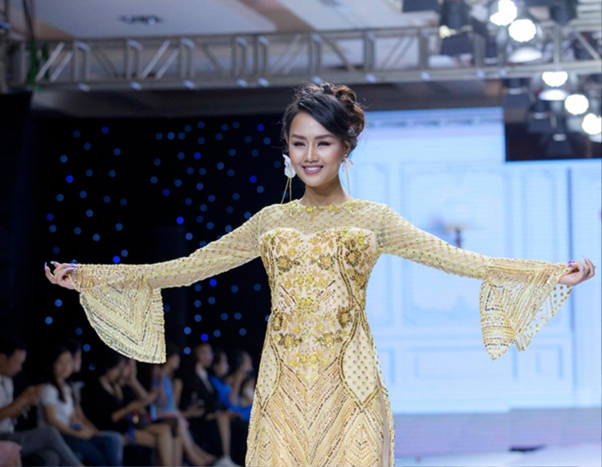 Giải đồng siêu mẫu Đông Hạ catwalk lả lướt như gió thoảng mây bay Ảnh 9