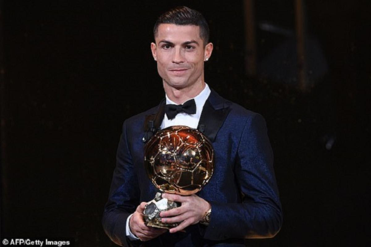 Ronaldo bất ngờ buông lời 'hạ thấp' Messi trong cuộc đua giành Quả bóng vàng Ảnh 2