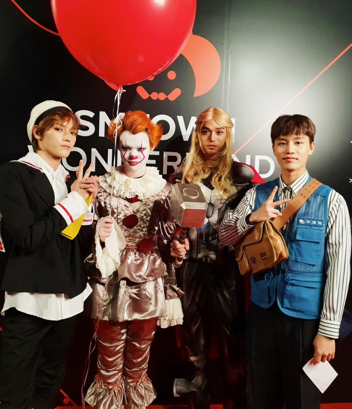 Lee Jong Suk, Vương Tuấn Khải cùng EXO, SNSD và Super Junior hóa trang thú vị trong Halloween 2018 Ảnh 2