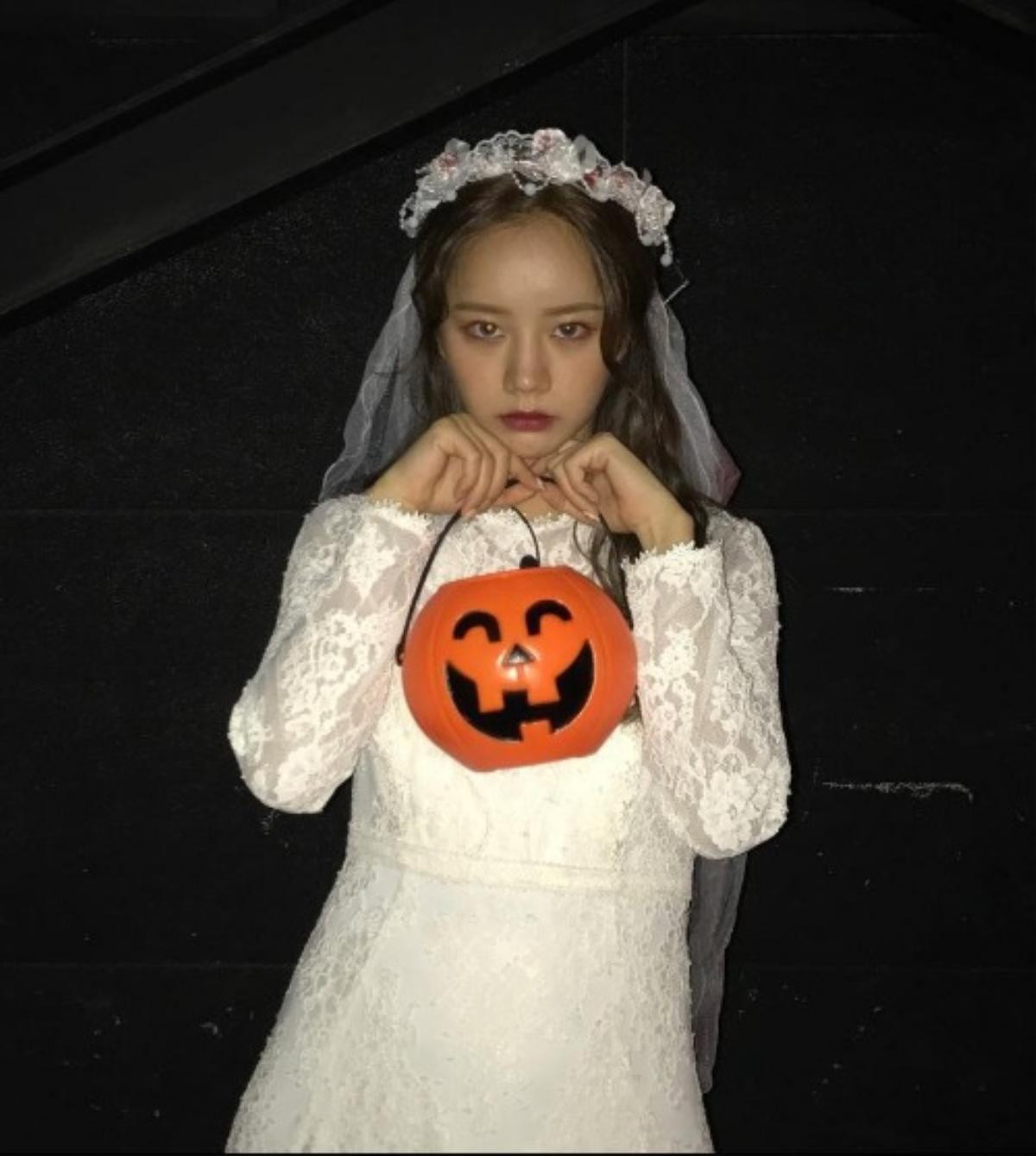 Có ai được như Idol Hàn, hóa trang ma quỷ Halloween mà vẫn 'xinh hết phần thiên hạ' Ảnh 10