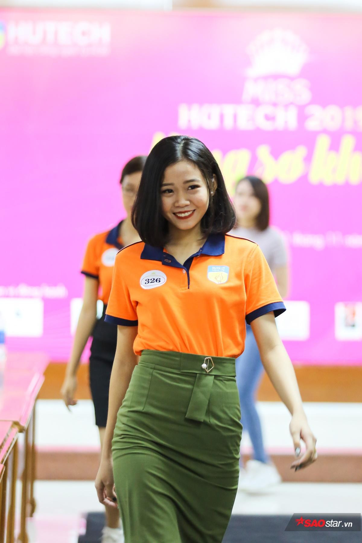 'Lác mắt' ngắm nhìn dàn mỹ nữ 'đổ bộ' ở vòng thi sơ loại cực gay cấn - Miss Hutech 2019 Ảnh 7