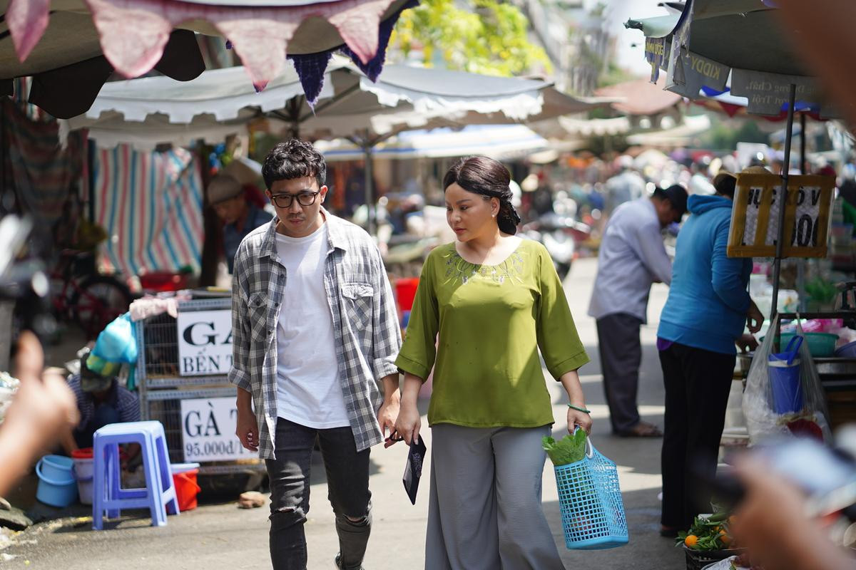 Mặc kệ Hari Won ghen, Khả Như vẫn kết đôi với Trấn Thành trong phim Tết 'Cua lại vợ bầu' Ảnh 6