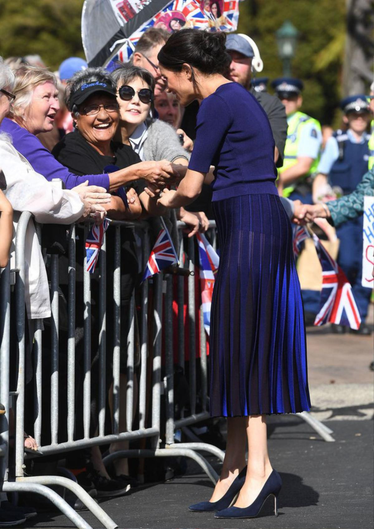 Công nương Meghan Markle gây shock khi khoe vòng 3 với váy xuyên thấu trước công chúng Ảnh 3