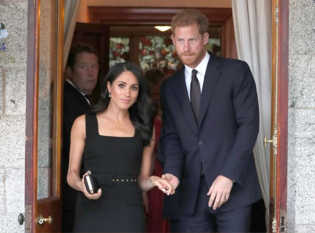 Chi bạo như Meghan Markle, tiền quần áo cho chuyến công du thứ 2 lên tới 3,5 tỷ đồng Ảnh 3