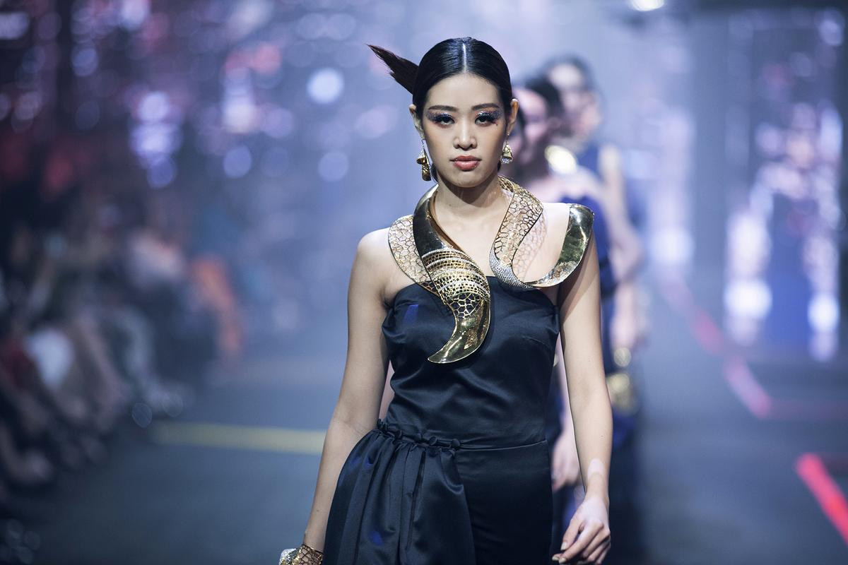 Đông Hạ, Khánh Vân cùng dàn chân dài Siêu mẫu VN 2018 thả bước catwalk trong show trang sức lớn nhất Việt Nam Ảnh 20