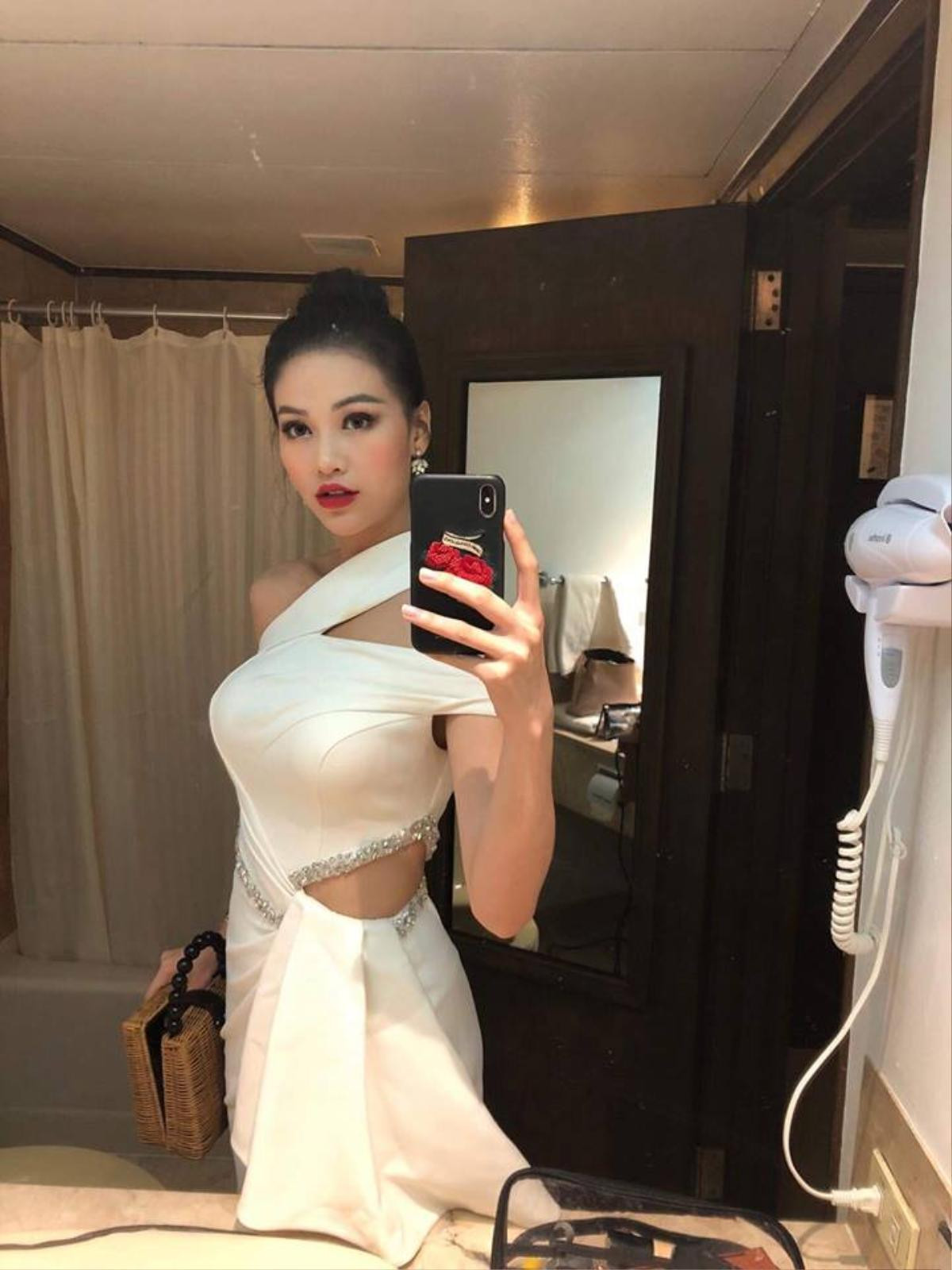 Hiếm ai được như Phương Khánh Miss Earth 2018 'cân đẹp' mọi style make-up, từ ngọt ngào đến quyến rũ Ảnh 13