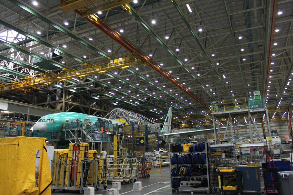 Bên trong nhà máy lắp ráp máy bay lớn nhất thế giới của Boeing Ảnh 9