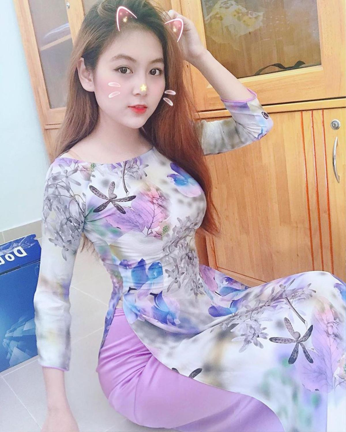 Có ai ngờ cô giáo xinh như hot girl đang chiếm spotlight MXH lại từng làm nghề này để kiếm sống Ảnh 1