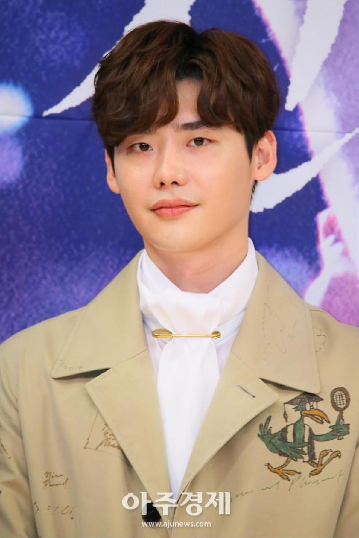 Lee Jong Suk trở về Hàn an toàn sau khi bị tạm giữ ở Indonesia, buộc phải quay bù phim 'Romance Supplement' Ảnh 8