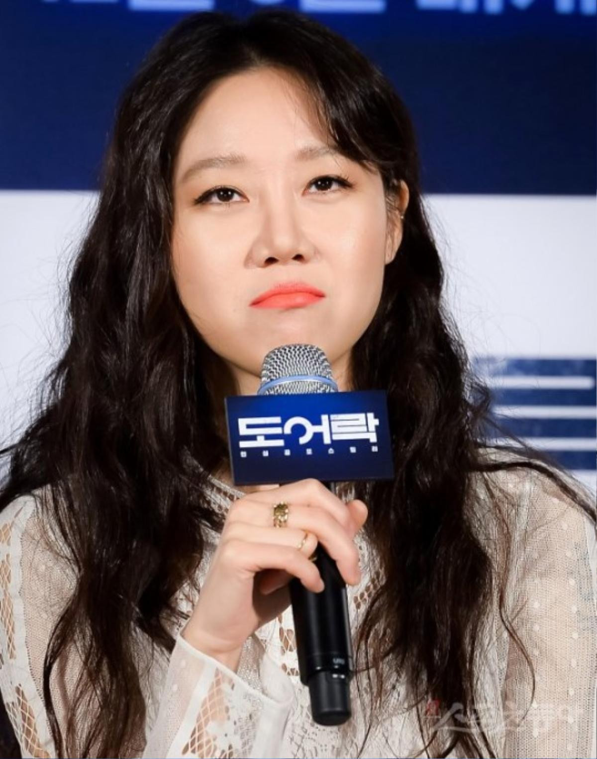 'Chị đại' Gong Hyo Jin bị soi hình xăm tại buổi showcase 'Door Lock' Ảnh 8