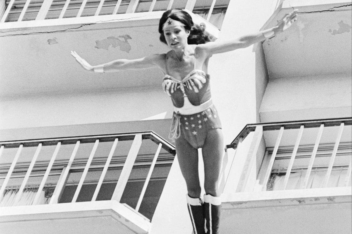 Nữ diễn viên đóng thế phim 'Wonder Woman' bản truyền hình năm 1975 - Kitty O’Neil qua đời ở tuổi 72 Ảnh 2