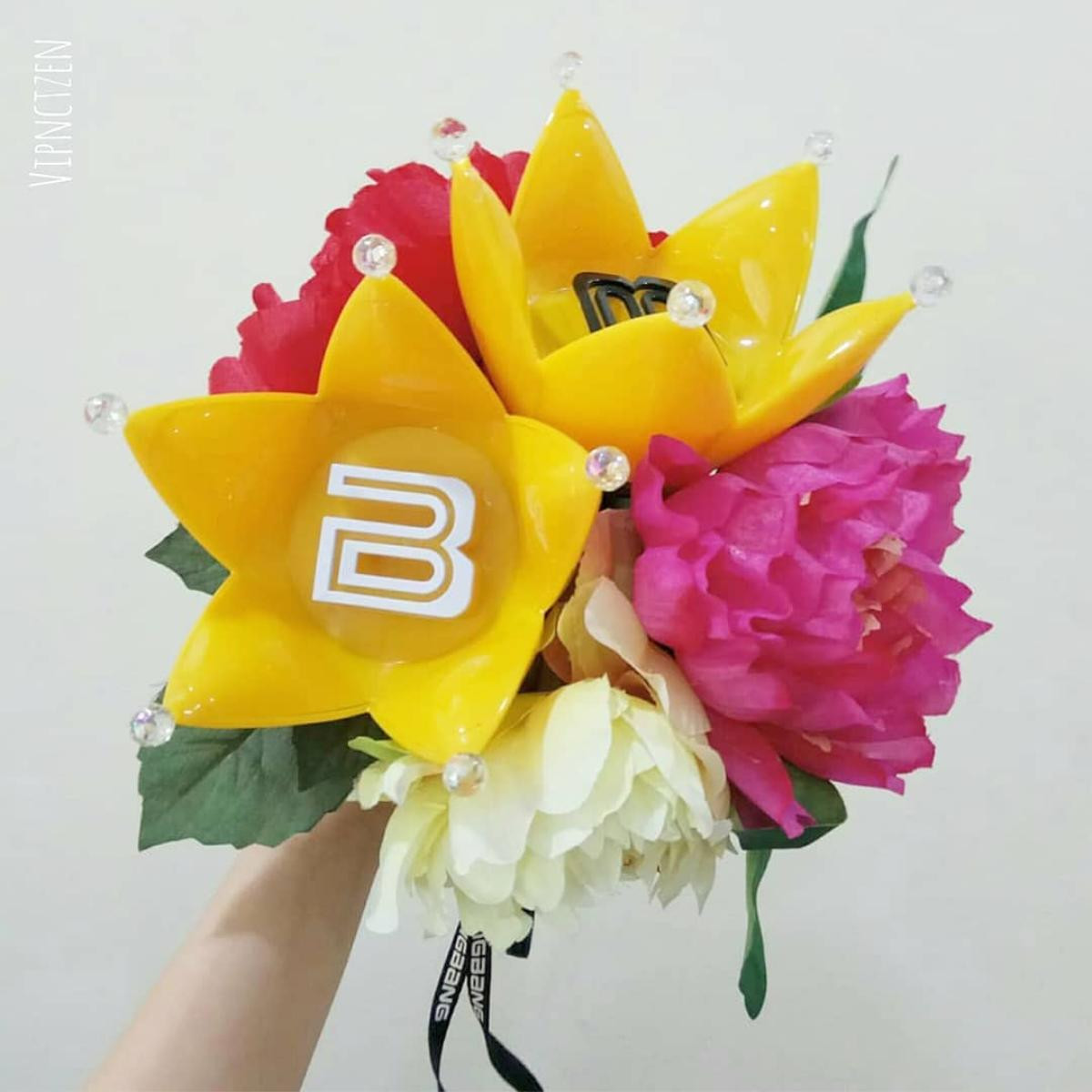 Hoa cưới lightstick - Món quà ý nghĩa của các cô dâu V.I.P 'mê mệt' BigBang Ảnh 6