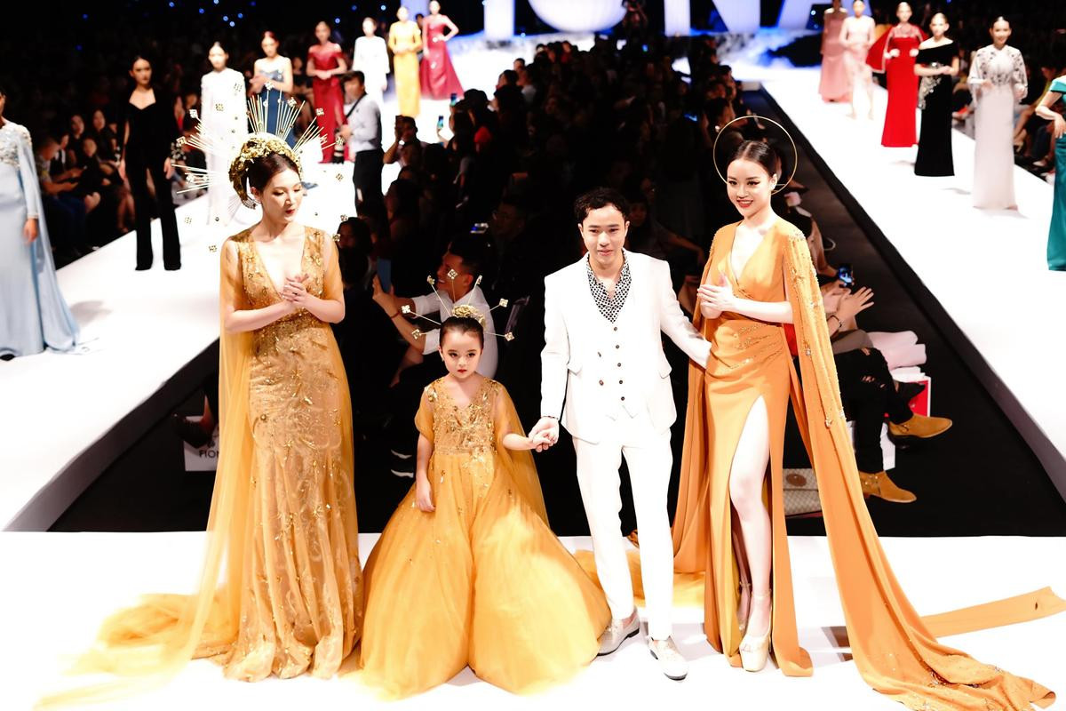 Hoàng Hải Thu hóa ‘nữ thần mặt trời’ làm vedette quyến rũ trên sàn catwalk Ảnh 8