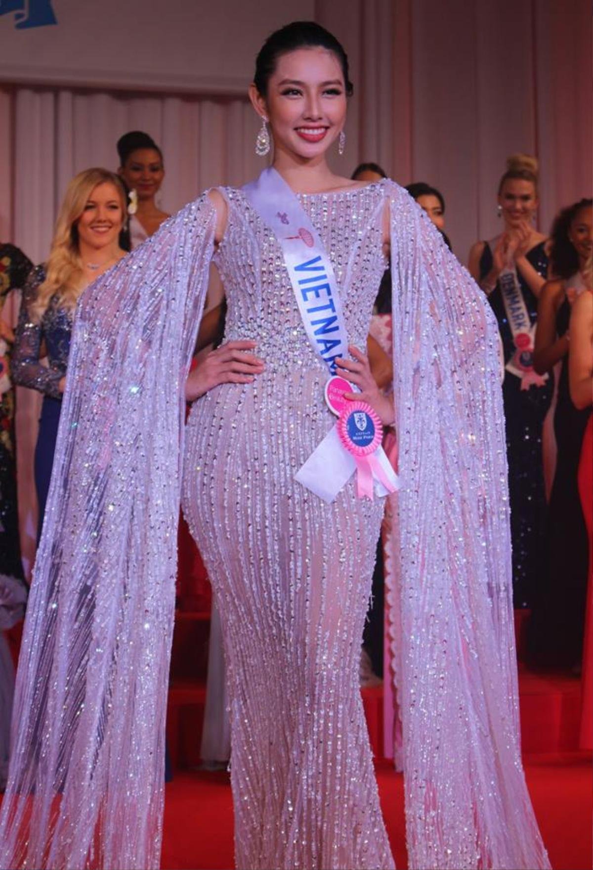 Miss International 2018: Thùy Tiên nổi bật nhất 'hậu Phương Khánh', đội luôn vương miện chụp ảnh quảng cáo Ảnh 8