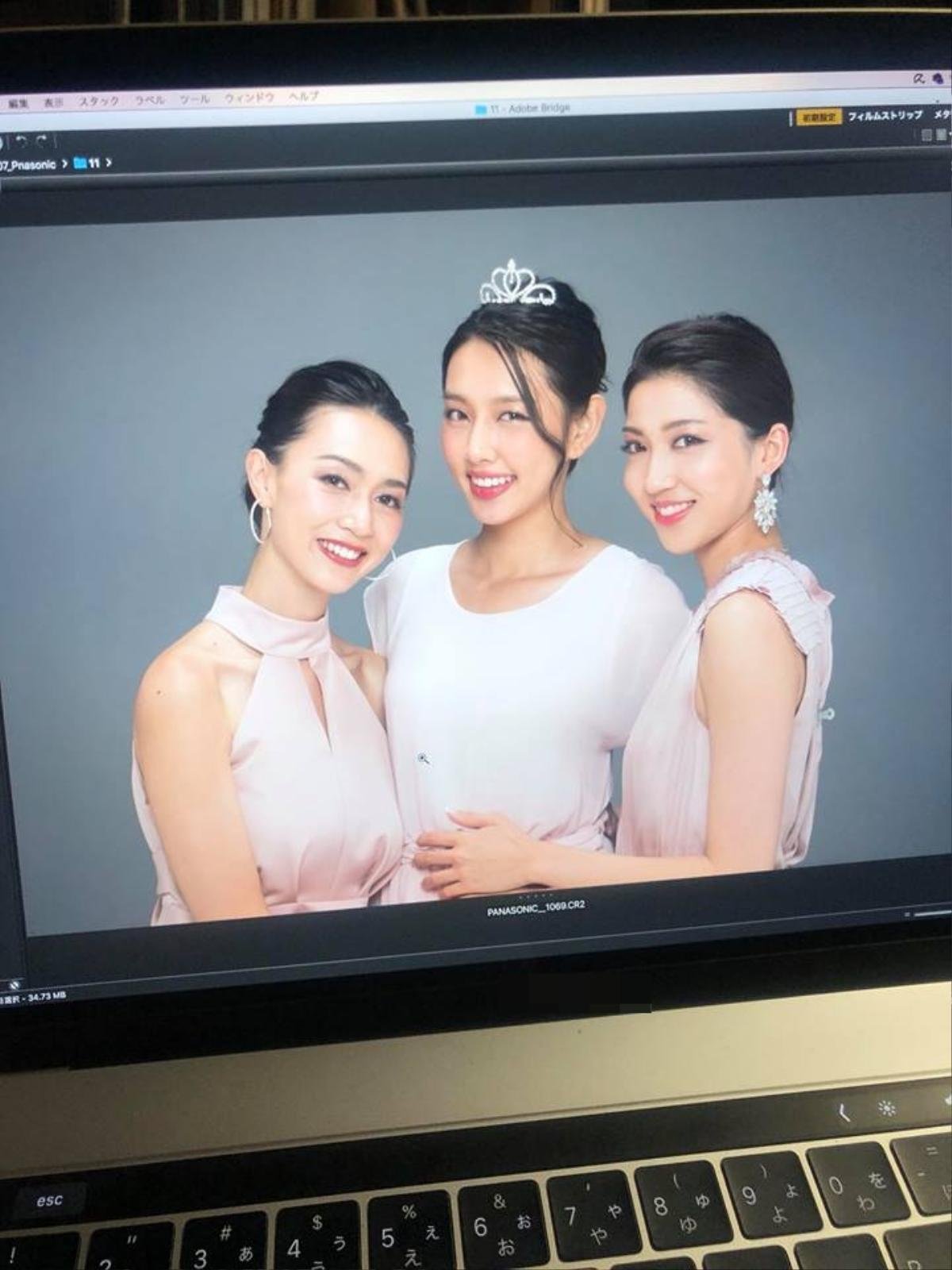 Miss International 2018: Thùy Tiên nổi bật nhất 'hậu Phương Khánh', đội luôn vương miện chụp ảnh quảng cáo Ảnh 6