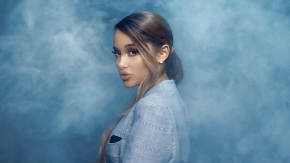 Những ai từng chê Ariana Grande hết ý tưởng làm MV thì vào hết đây: Cô ấy có quà gửi đến bạn! Ảnh 4