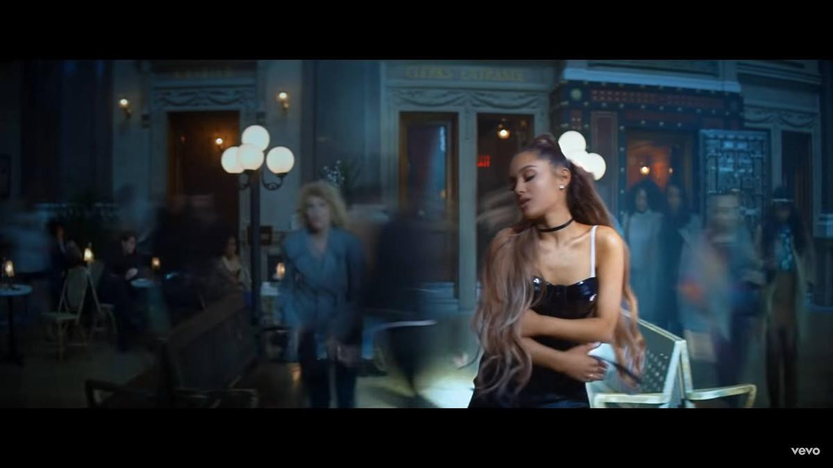 Những ai từng chê Ariana Grande hết ý tưởng làm MV thì vào hết đây: Cô ấy có quà gửi đến bạn! Ảnh 2