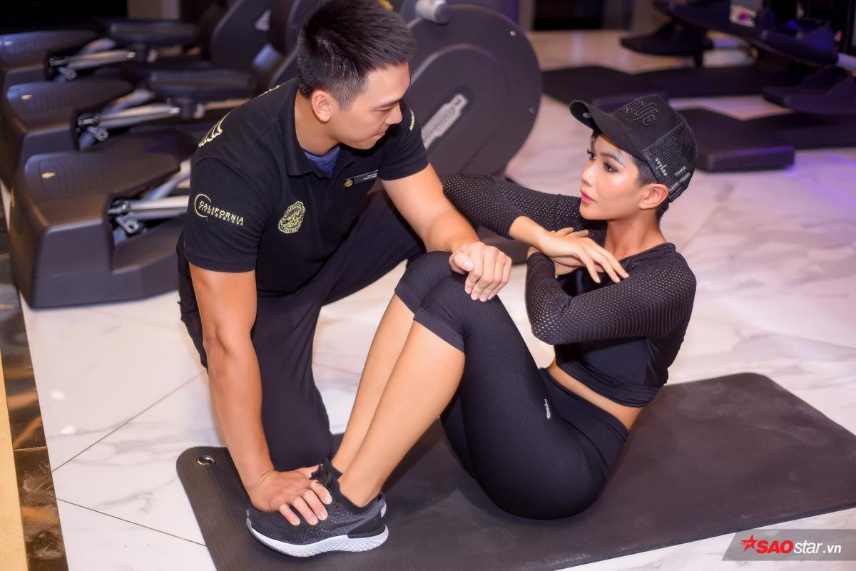 Hoa hậu H'Hen Niê nóng bỏng tựa thiên thần trong phòng Gym Ảnh 5