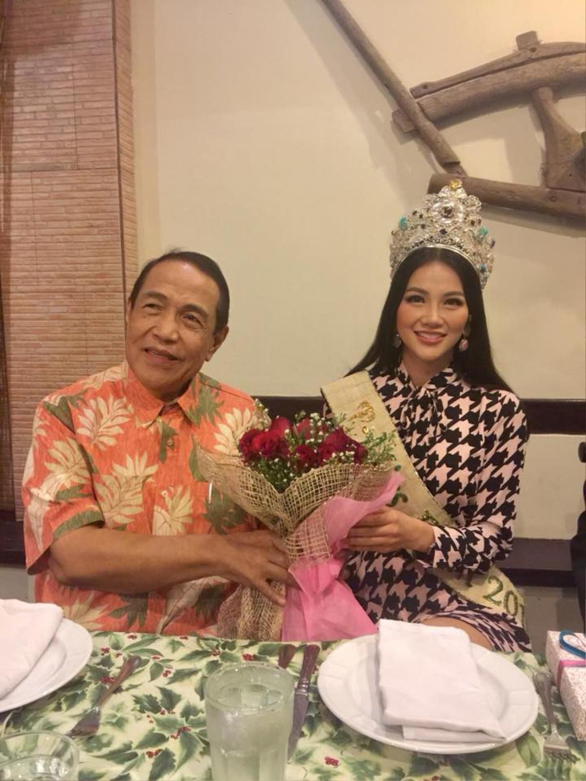 Miss Earth Phương Khánh váy ngắn trẻ trung diện kiến Đại sứ quán Việt Nam tại Philippines Ảnh 6