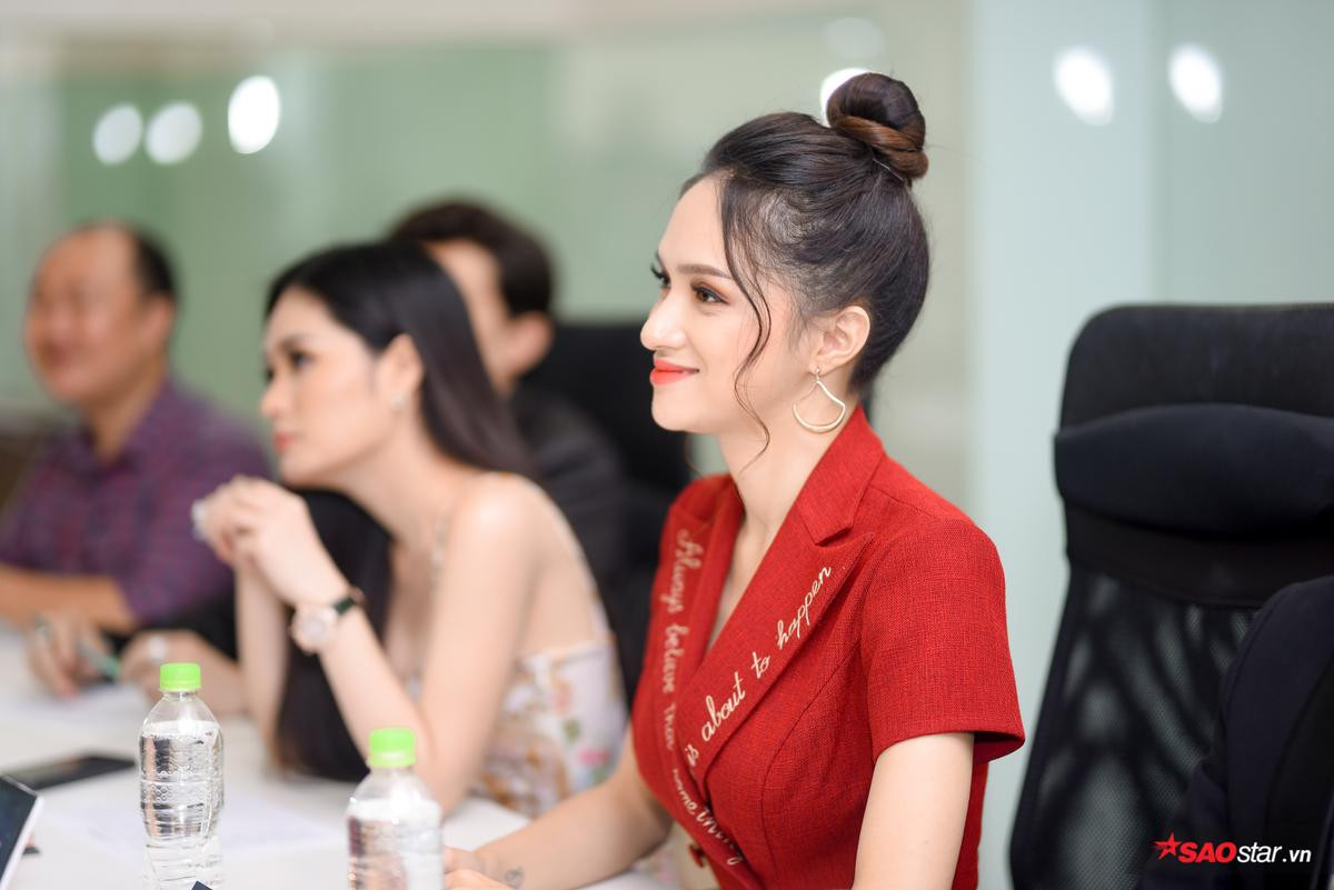 Quá thích Hương Giang, thí sinh The Tiffany Vietnam đặt may hẳn chiếc váy 'chiến thắng' tại Miss International Queen 2018 Ảnh 4