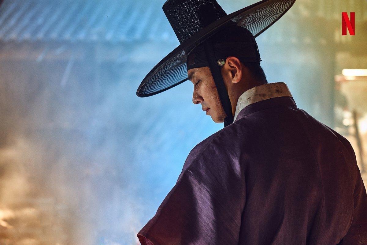 ‘Kingdom’: Bom tấn xác sống của Netflix và Ju Ji Hoon phát hành trailer kịch tính đến ‘nghẹt thở’ Ảnh 3