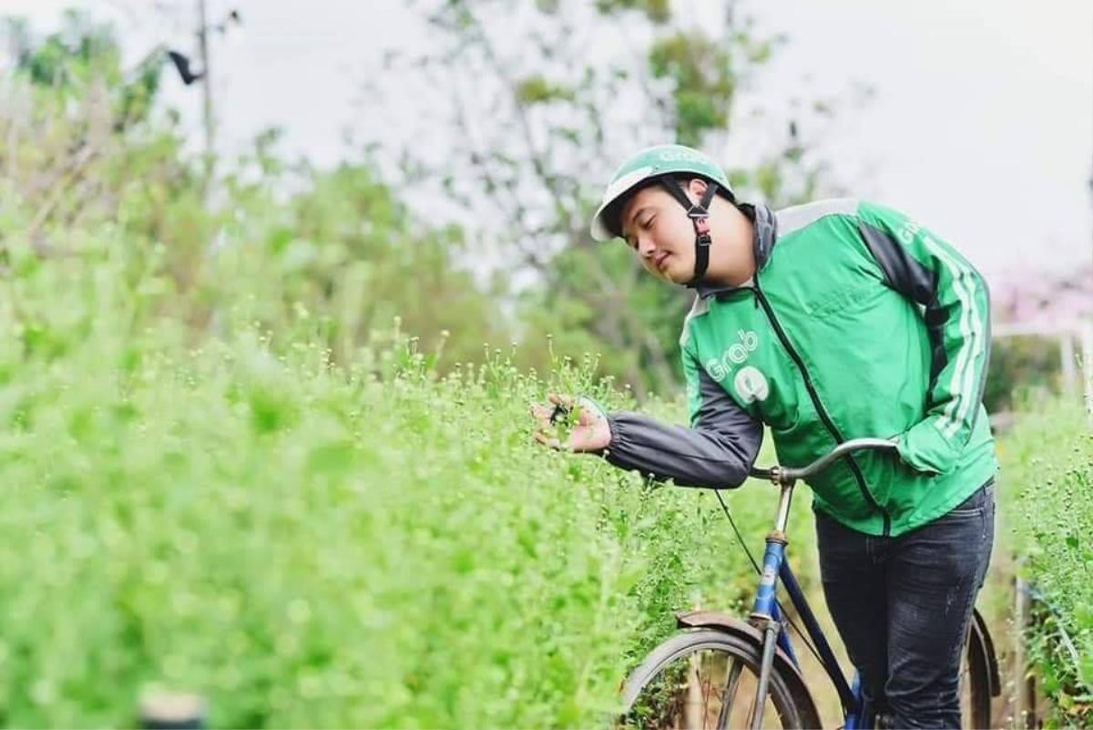 'Kỷ yếu chia tay Grab' với thần thái và các kiểu tạo dáng 'bá đạo' của nam thanh niên mũm mĩm giữa vườn họa mi gây sốt cộng đồng mạng Ảnh 4