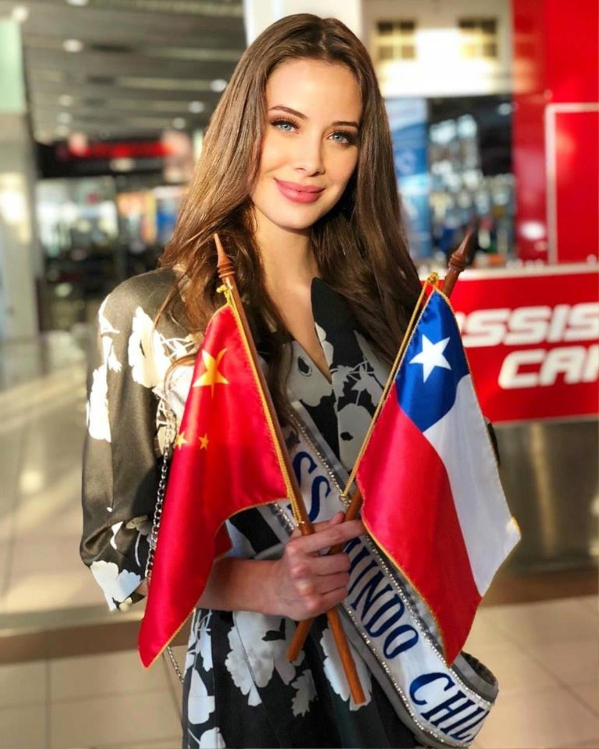 Cuộc chiến Miss World bắt đầu: Cú đọ sắc bất phân thắng bại ngay tại sân bay Ảnh 1