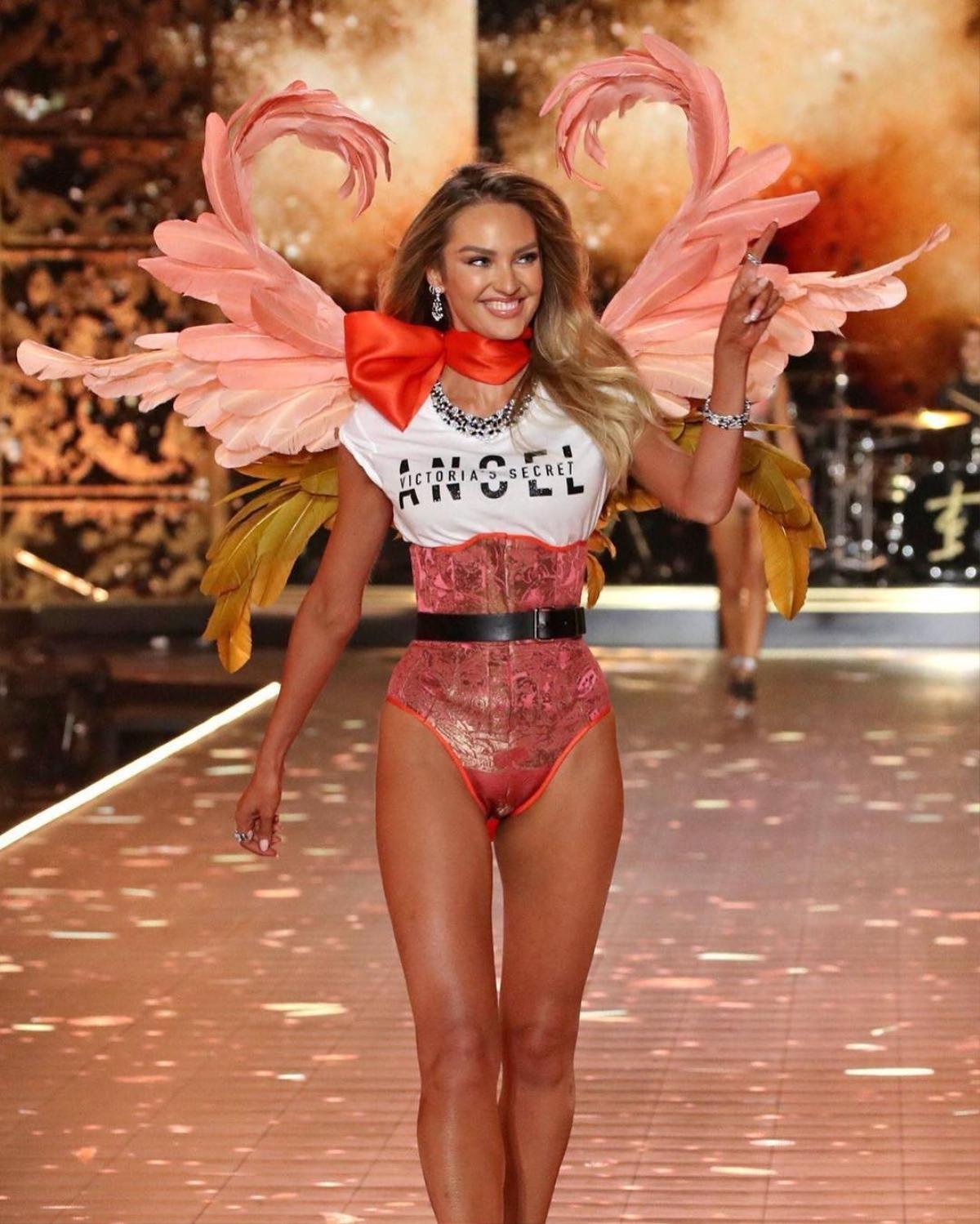 Trầm trồ trước những kiệt tác lộng lẫy trong 7 BST của Victoria's Secret Fashion Show 2018 Ảnh 14