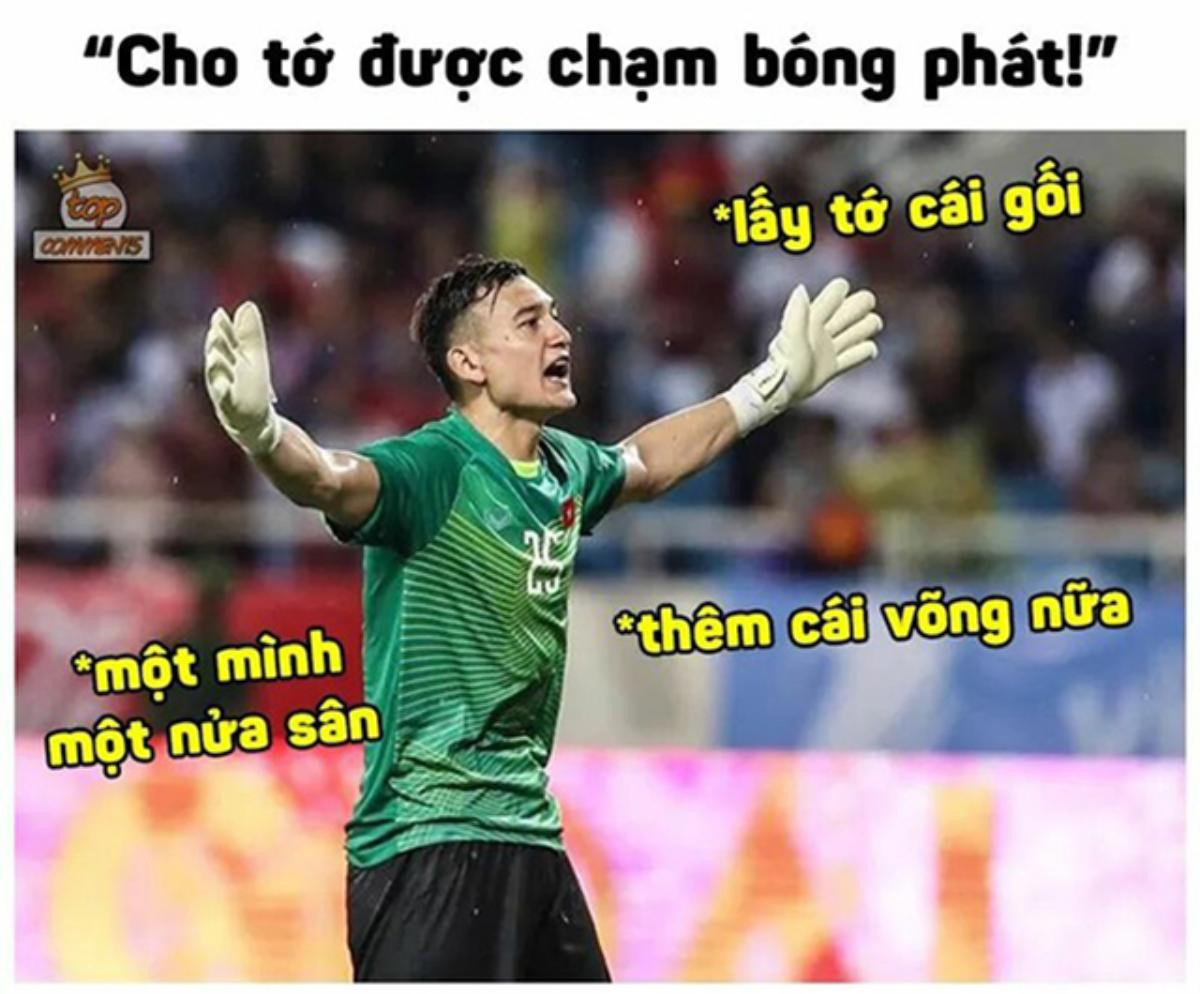 Chết cười với loạt ảnh chế khoảnh khắc thủ môn Lâm Tây 'không có gì để bắt' lại còn bị máy quay 'bơ đẹp' trong trận gặp tuyển Lào Ảnh 1