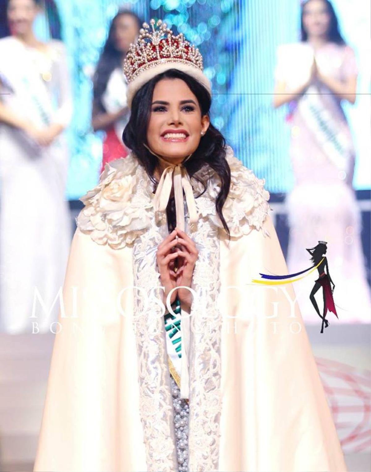 Loạn nhịp tim vì vẻ nóng bỏng của mỹ nhân Venezuela vừa đăng quang Miss International 2018 Ảnh 1