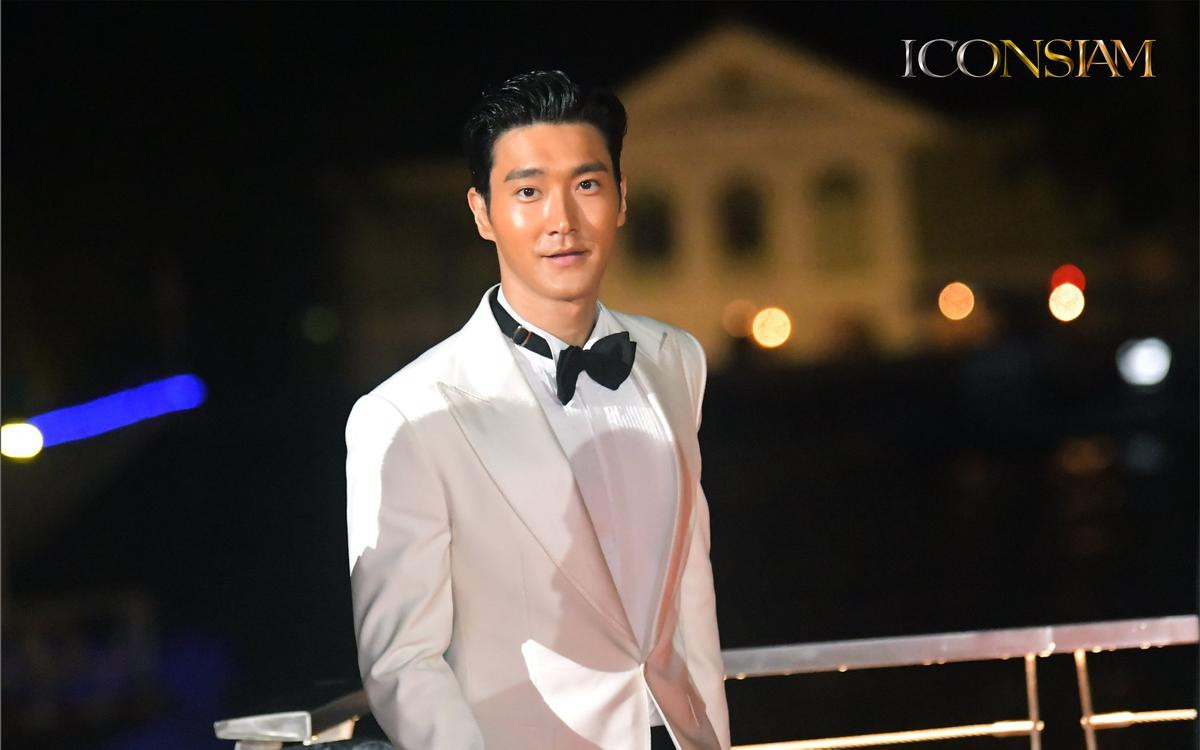 Kim Dong Joon - Choi Siwon trò chuyện thân thiết với Vương Hạc Đệ, loạt sao Thái cùng diễn viên 'Tình cờ yêu' tỏa sáng tại sự kiện Ảnh 1