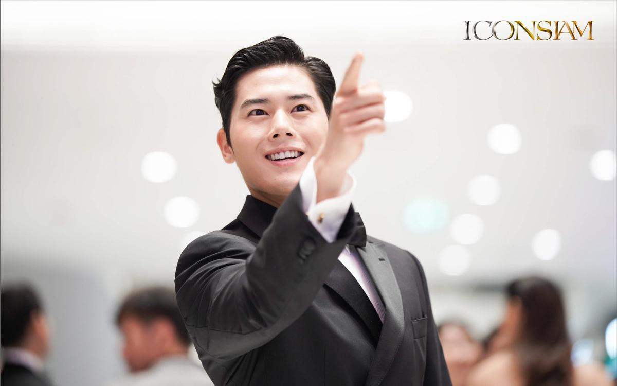 Kim Dong Joon - Choi Siwon trò chuyện thân thiết với Vương Hạc Đệ, loạt sao Thái cùng diễn viên 'Tình cờ yêu' tỏa sáng tại sự kiện Ảnh 3