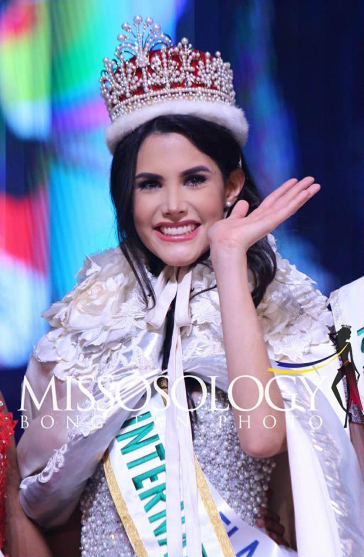 'Đọ sắc' Miss Earth 2018 Nguyễn Phương Khánh với Tân Hoa hậu Miss Grand International và Miss International 2018 Ảnh 16