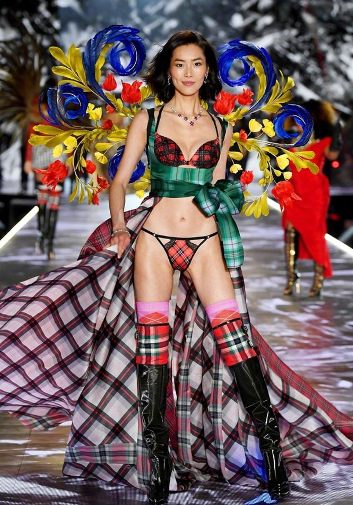 Nhan sắc tuyệt mỹ của dàn chân dài Châu Á tại Victoria's Secret Show 2018 Ảnh 2