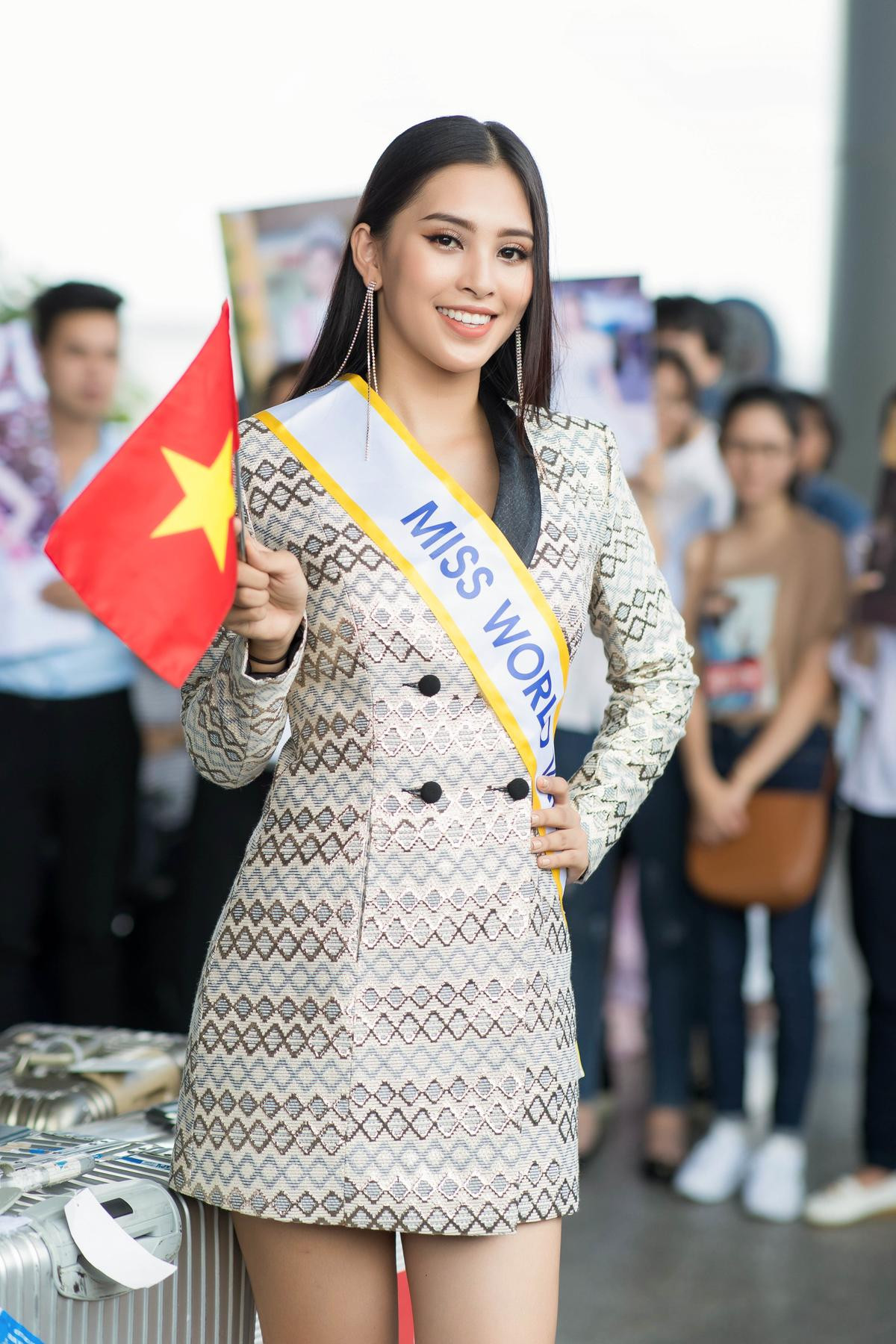 Tò mò về ngày đầu tiên 'chinh chiến' của Tiểu Vy tại Miss World 2018 như thế nào? Ảnh 1