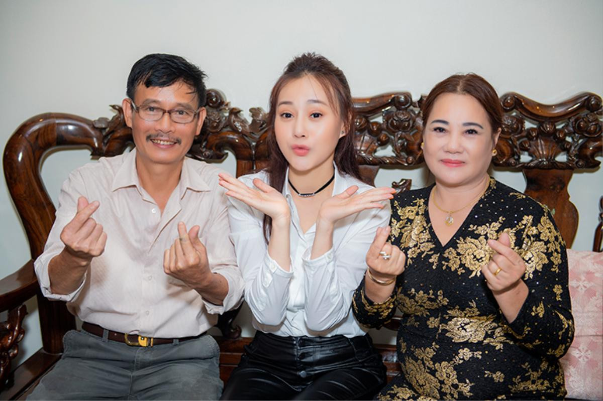 Bố như soái ca, mẹ như hoa hậu thôn bảo sao Phương Oanh 'Quỳnh Búp Bê' lại xinh đẹp như thế! Ảnh 2