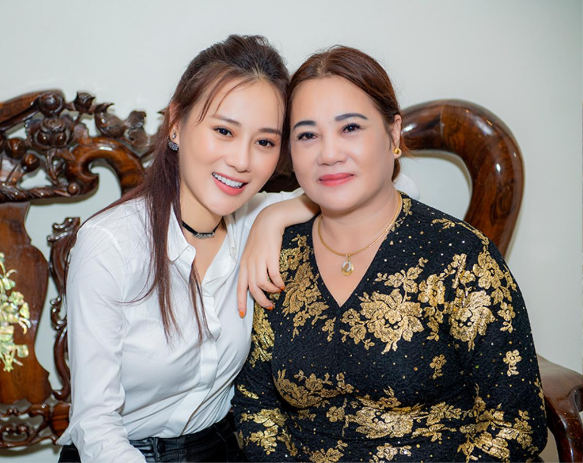 Bố như soái ca, mẹ như hoa hậu thôn bảo sao Phương Oanh 'Quỳnh Búp Bê' lại xinh đẹp như thế! Ảnh 4