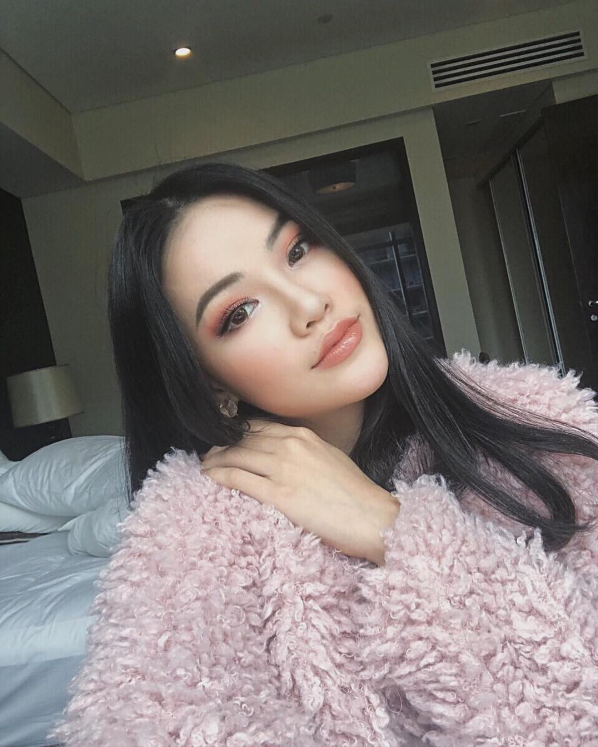 Cùng 1 tông son, Hương Giang hóa tiểu thư ngọt ngào, Miss Earth Phương Khánh nóng bỏng mê đắm Ảnh 4