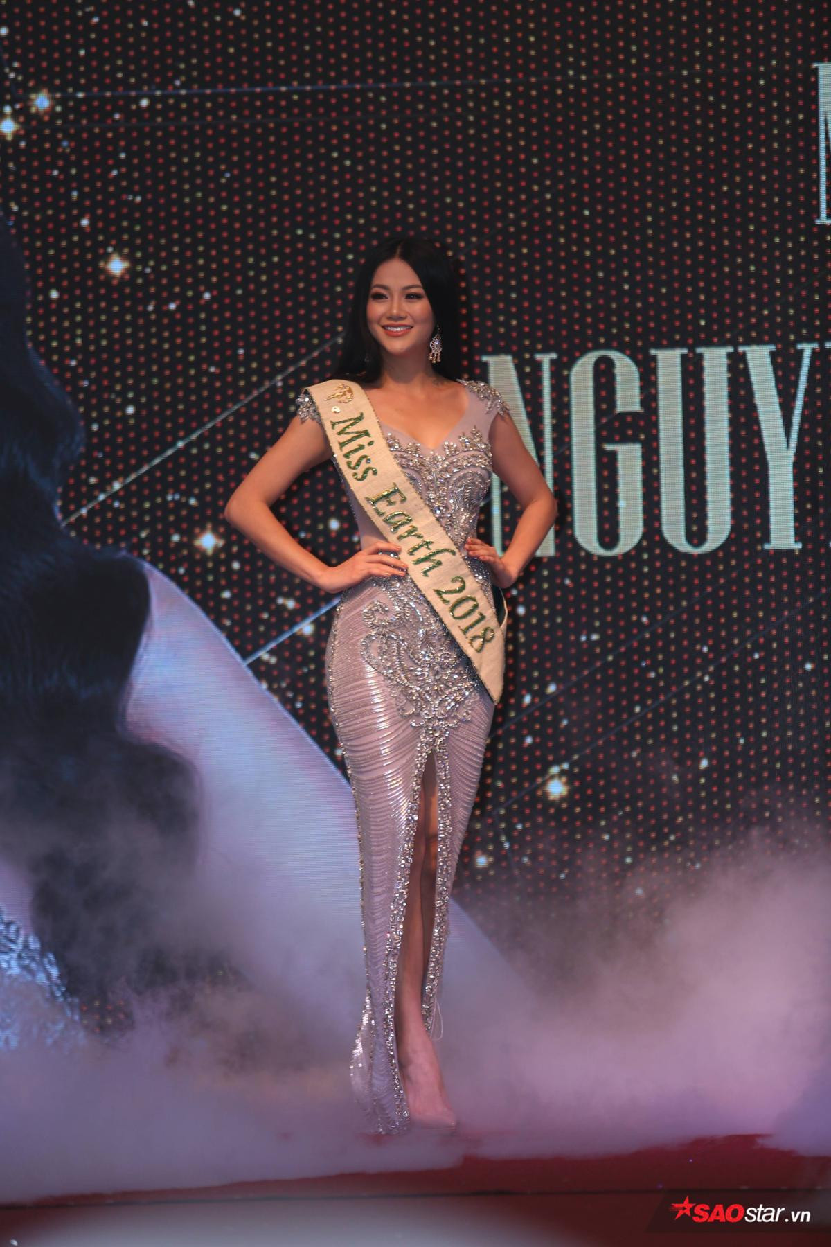 Họp báo chính thức: Phương Khánh và những bước catwalk đầu tiên với vai trò Miss Earth 2018 Ảnh 2