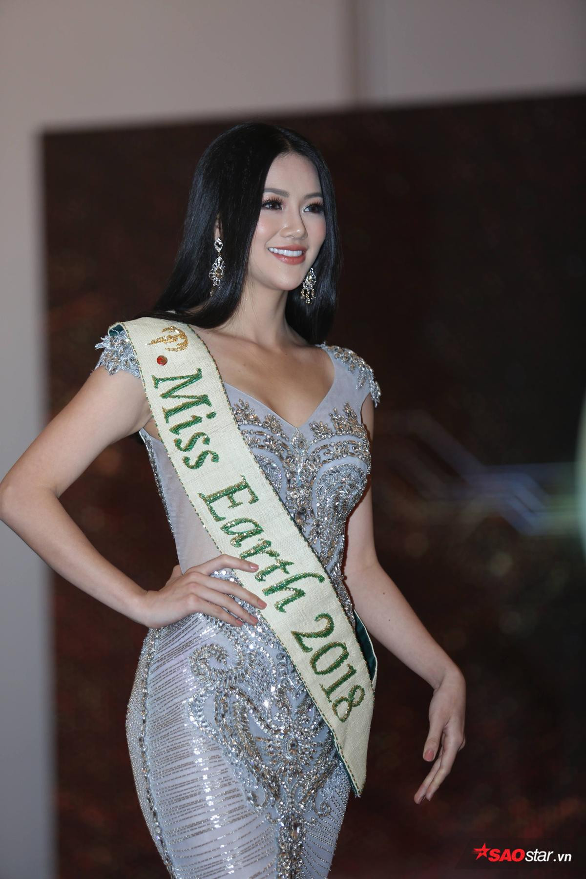 Họp báo chính thức: Phương Khánh và những bước catwalk đầu tiên với vai trò Miss Earth 2018 Ảnh 3