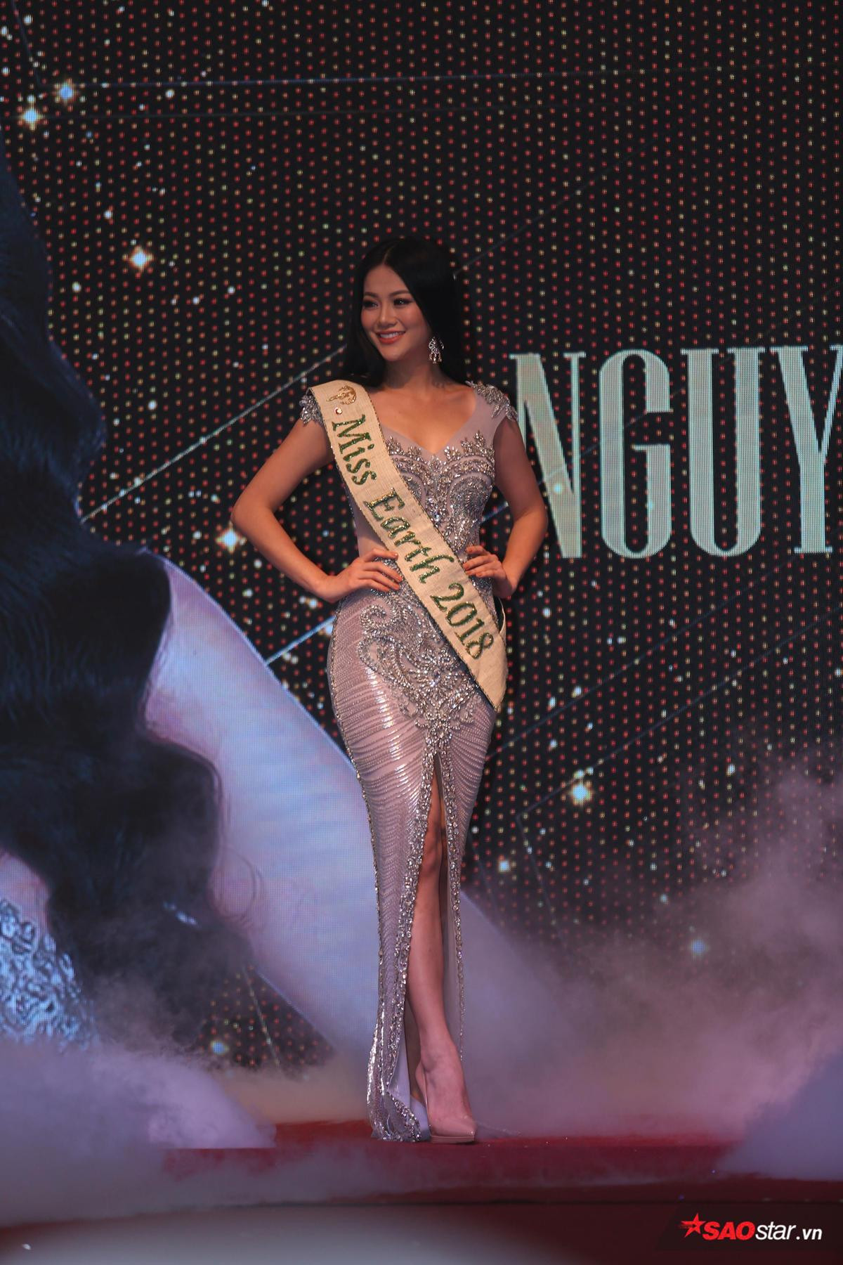 Họp báo chính thức: Phương Khánh và những bước catwalk đầu tiên với vai trò Miss Earth 2018 Ảnh 5