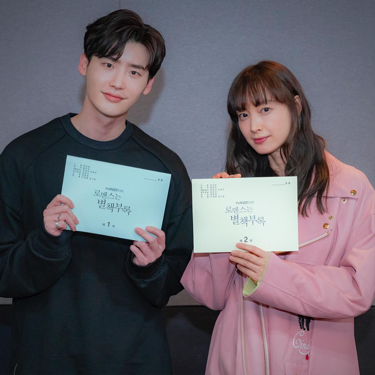 Lee Na Young phản ứng gì khi diễn cặp với 'fanboy' chính hiệu Lee Jong Suk? Ảnh 1