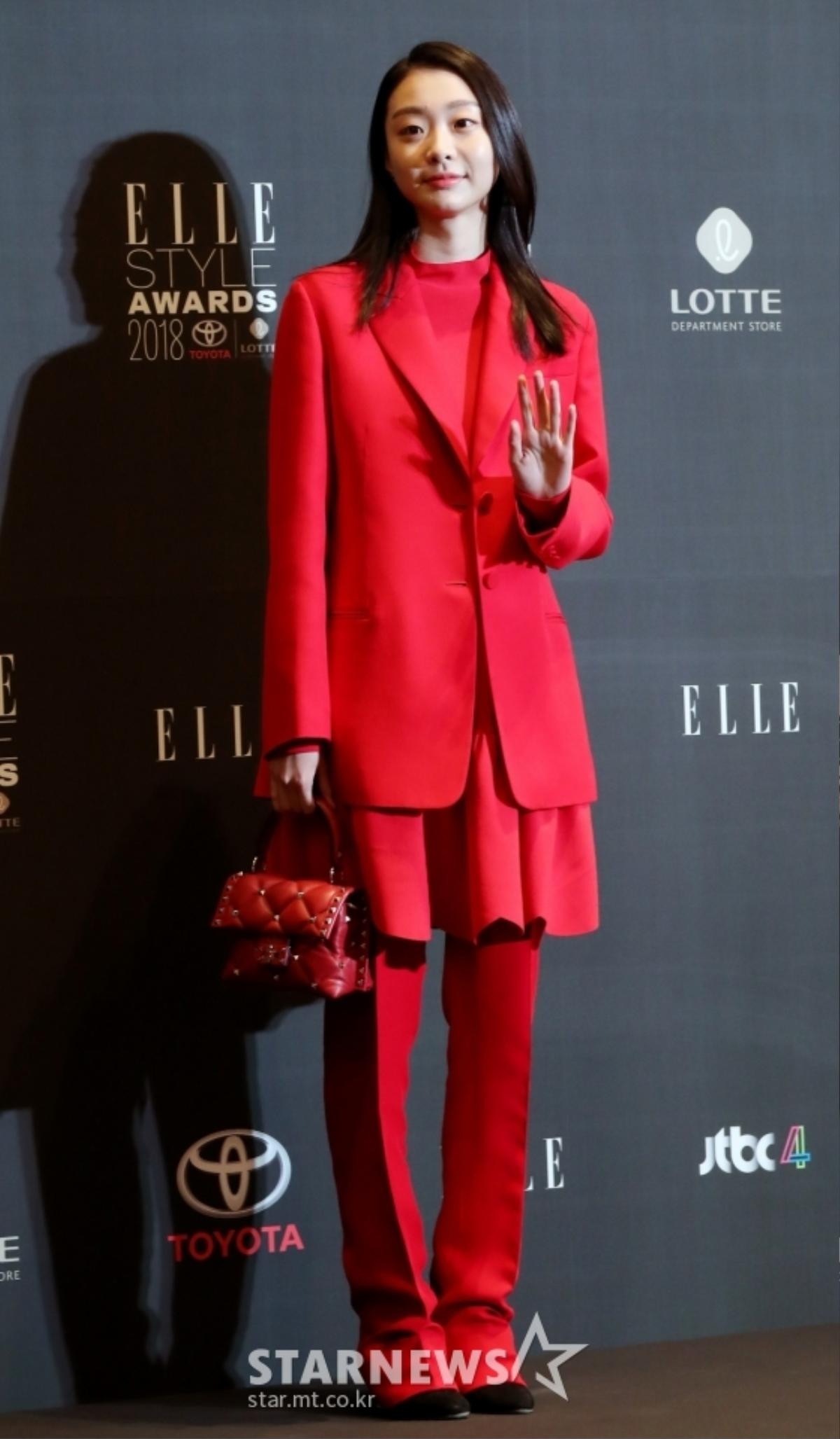 Thảm đỏ 'Elle Styles Awards 2018': Son Ye Jin khoe vai trần, Jang Do Yeon chiếm 'spotlight' vì tạo dáng siêu bựa Ảnh 36