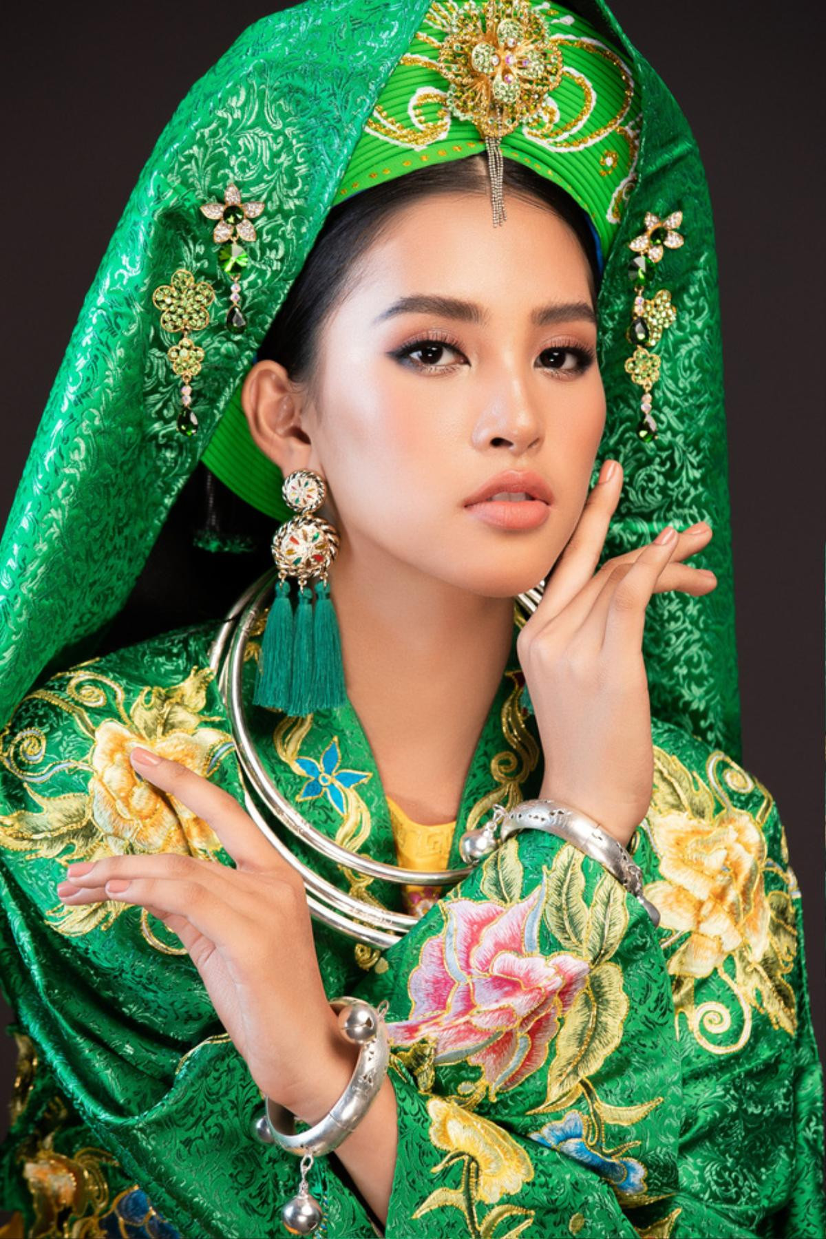 Trần Tiểu Vy khoe vẻ đẹp ngọt ngào trước lúc bước vào phần thi tài năng của Miss World 2018 Ảnh 1