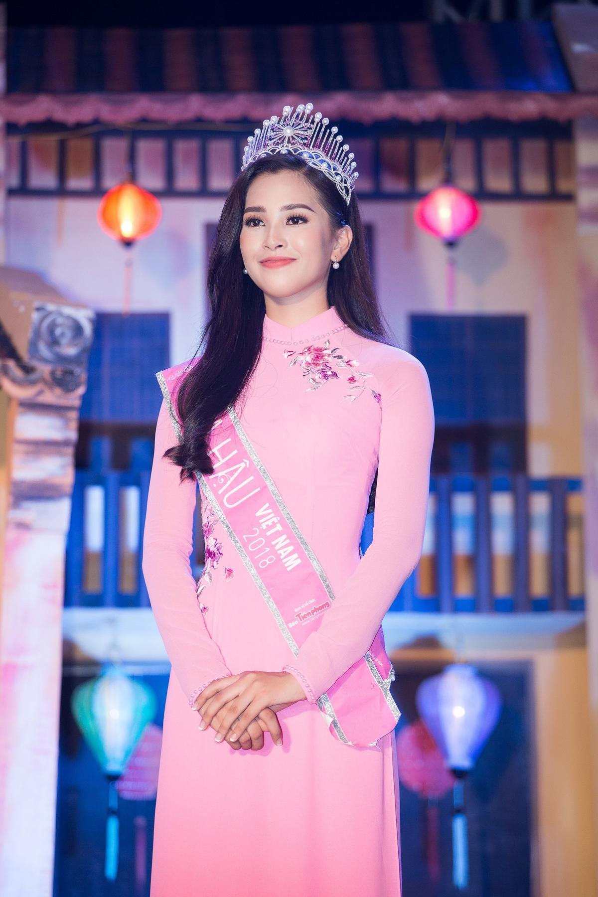 Mang cả vườn hồng đến Miss World - Chiến lược vô cùng 'cao tay' của Tiểu Vy Ảnh 12