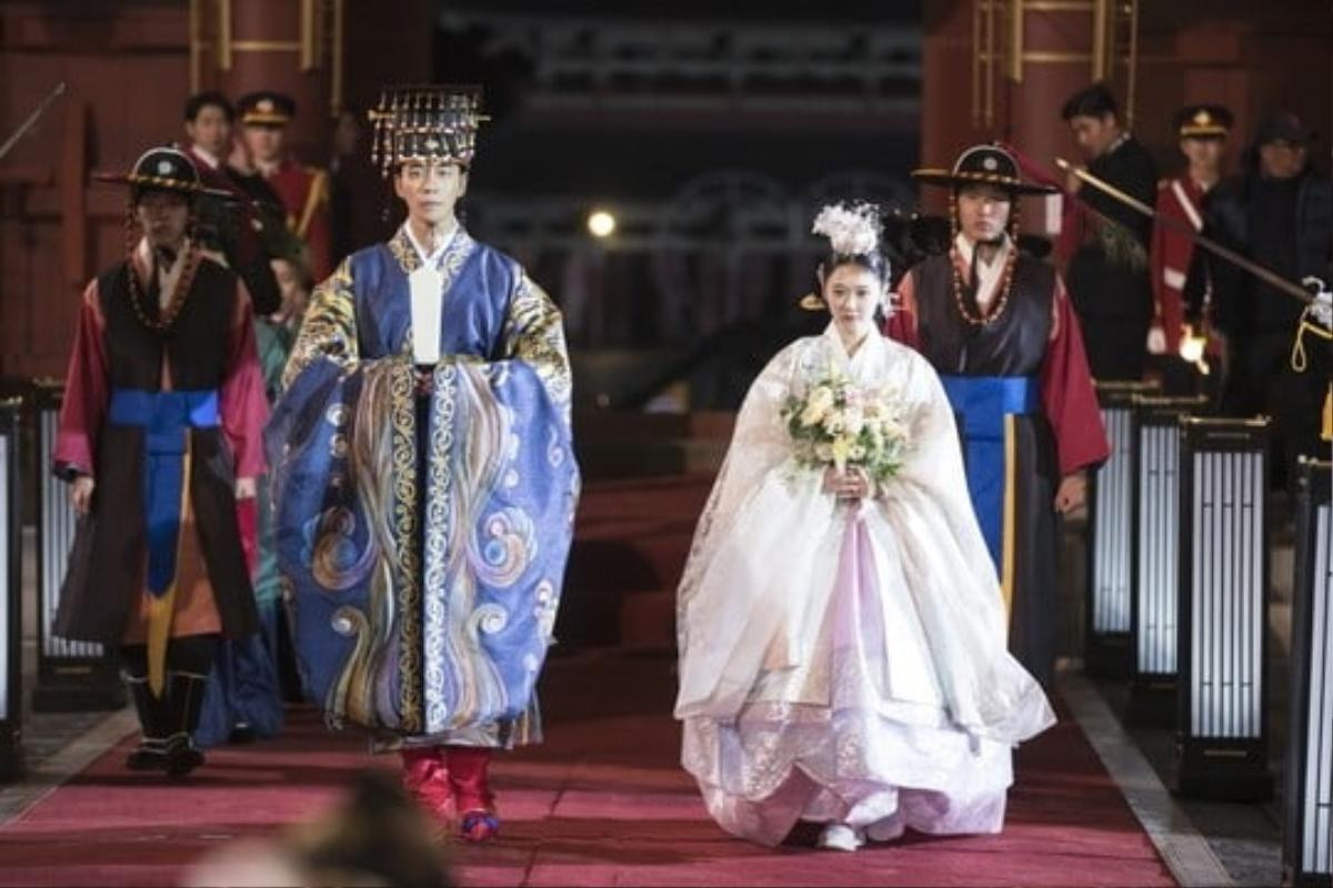 'The Last Empress': Cảnh 'đám cưới thế kỷ' của Jang Nara và Hoàng đế Shin Sung Rok quay suốt 2 ngày Ảnh 1