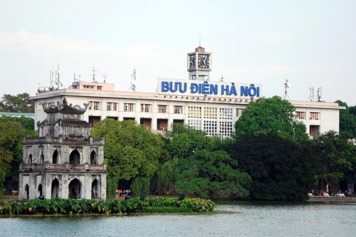 PGS Hà Đình Đức: 'Nên đổi lại bảng tên Bưu điện Hà Nội vì nó đã ăn sâu trong tâm khảm người dân Thủ đô và du khách' Ảnh 1