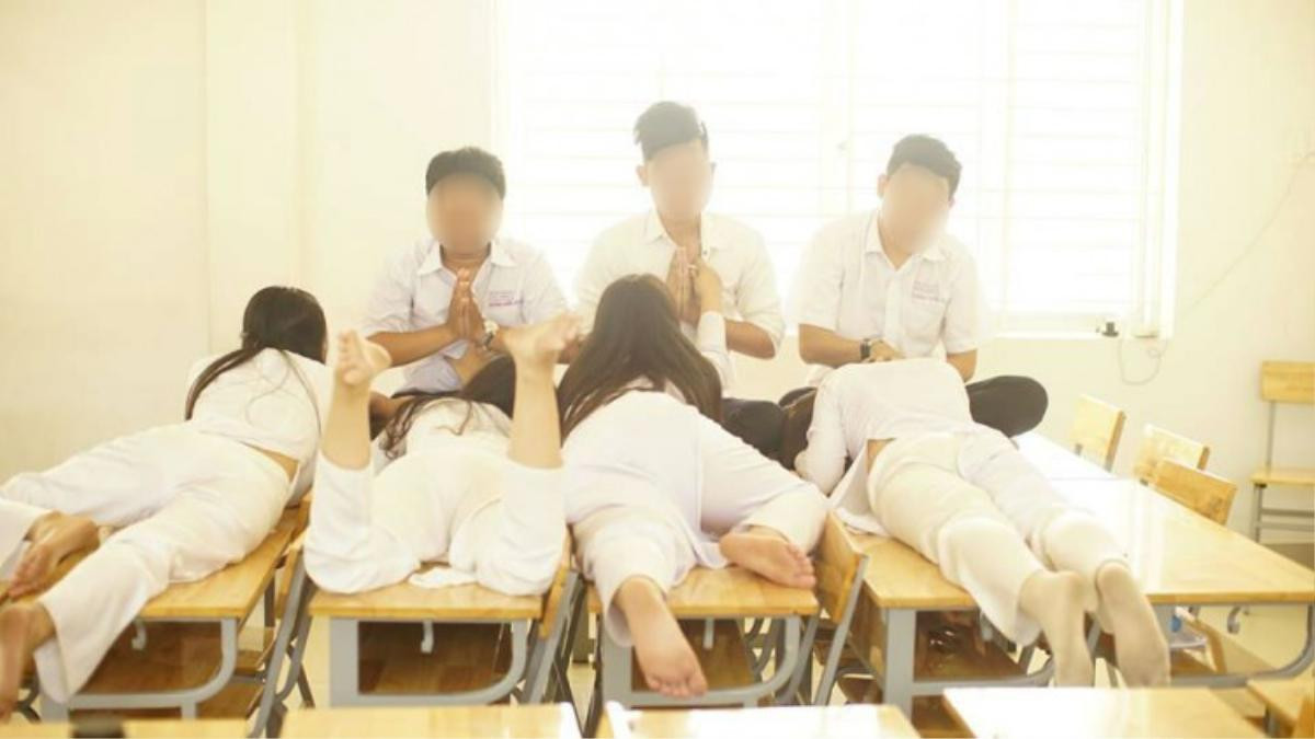 Choáng váng vì bộ ảnh kỷ yếu nam nữ tạo dáng toàn tư thế nhạy cảm đang gây 'bão' MXH Ảnh 3