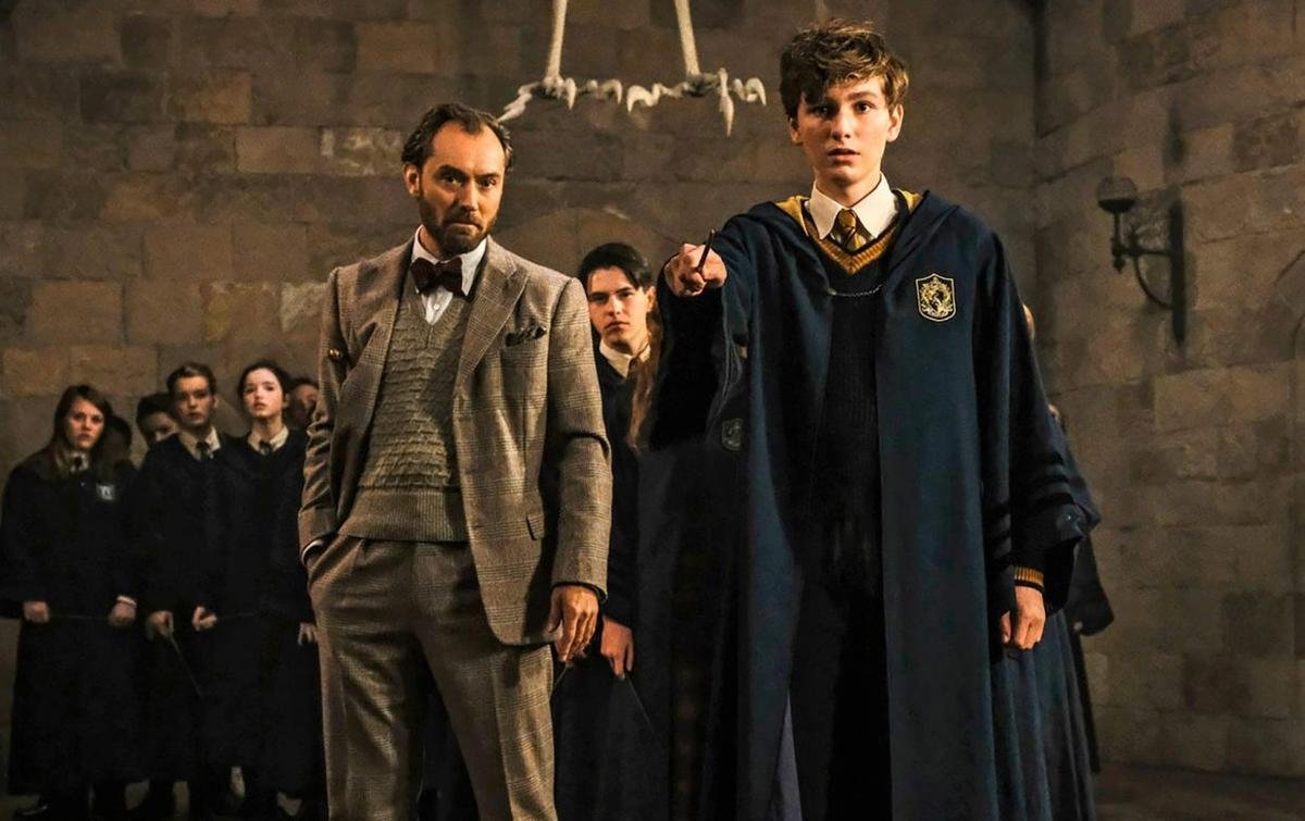 Review phim 'Fantastic Beasts 2: The Crimes Of Grindelwald': Kỹ xảo mãn nhãn, đậm phong cách 'Harry Potter' Ảnh 3